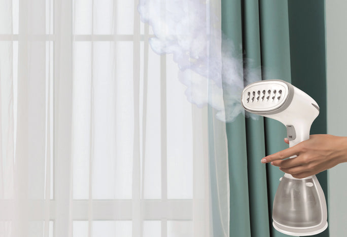 Jocca vertical steam iron with ergonomic handle to remove wrinkles, disinfect and deodorize clothes. 1500w of power, anti-drip system, heats in 45 seconds, 280ml capacity, weighs only 1kg and comes with accessories