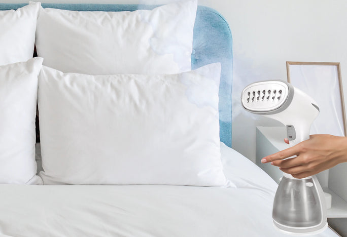 Jocca vertical steam iron with ergonomic handle to remove wrinkles, disinfect and deodorize clothes. 1500w of power, anti-drip system, heats in 45 seconds, 280ml capacity, weighs only 1kg and comes with accessories